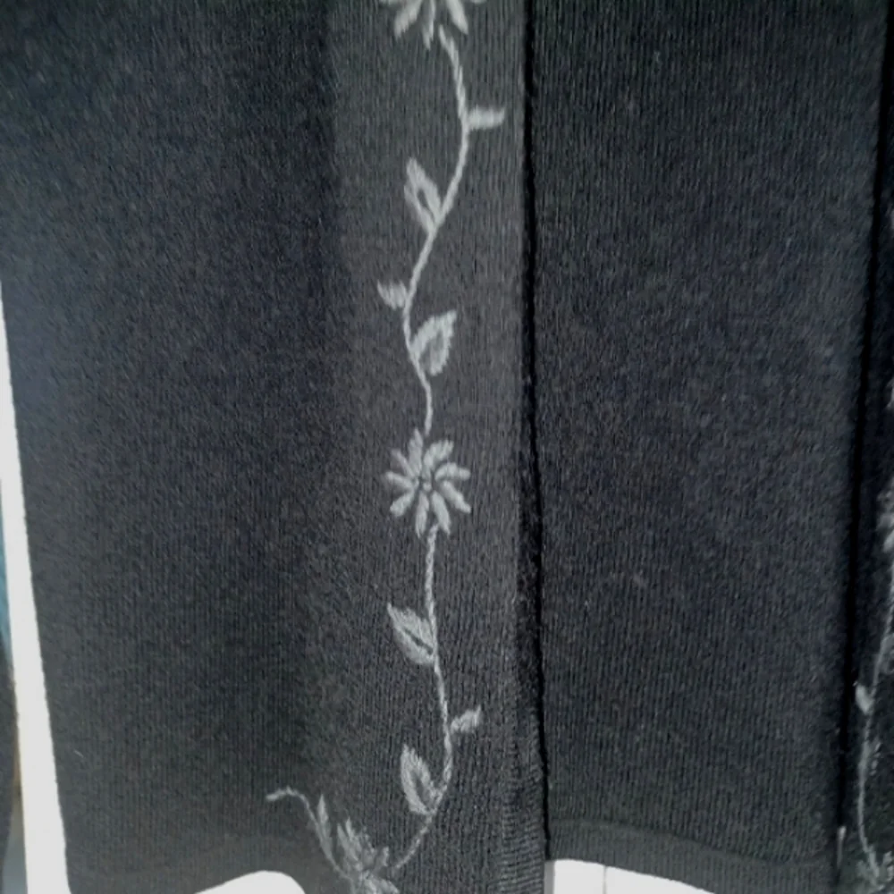 Sag Harbor black Sweater petite - Picture 3 of 3